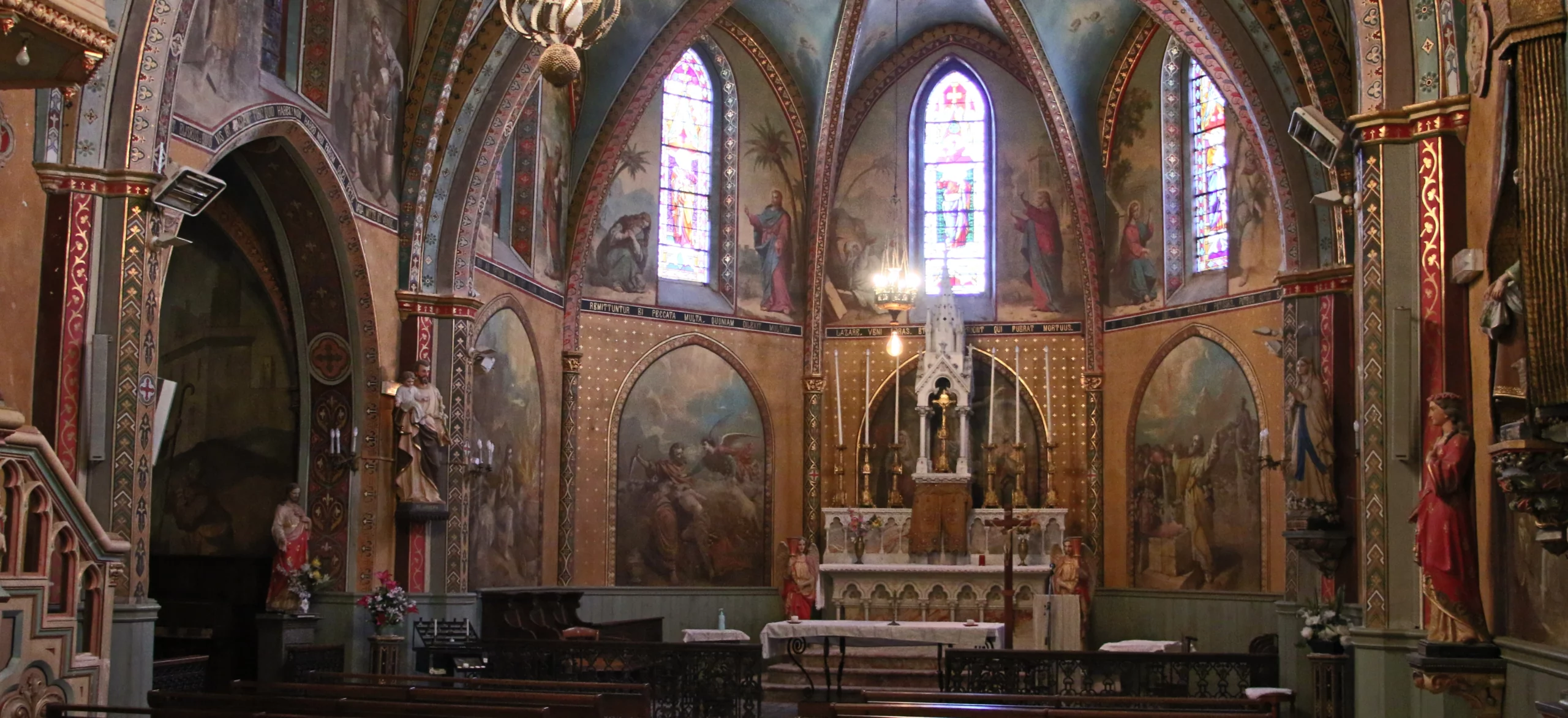 Intérieurs de l'Eglise de Saint-Marcel-Paulel