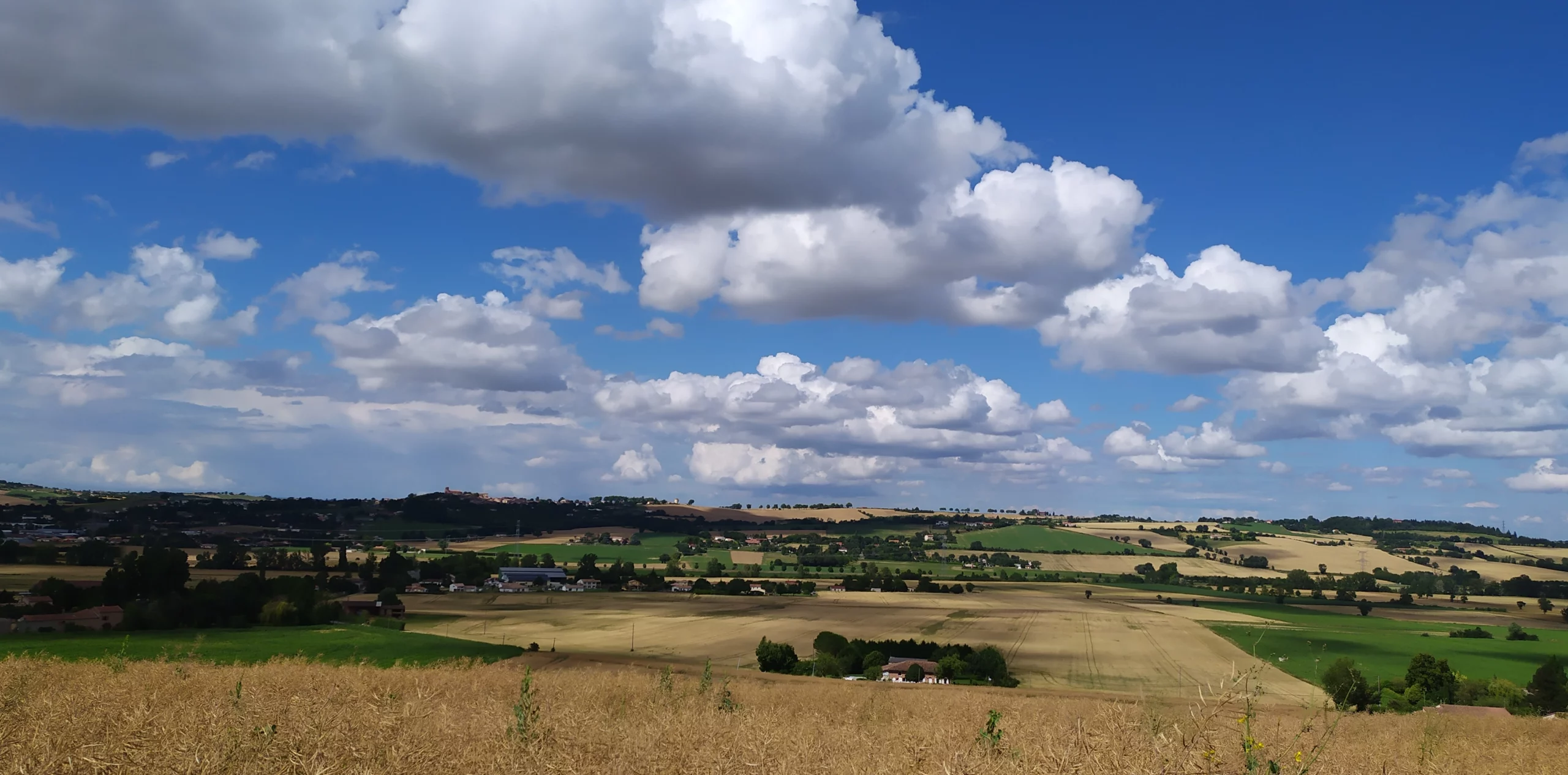 Vue sur la vallée du Girou depuis Saint-Pierre