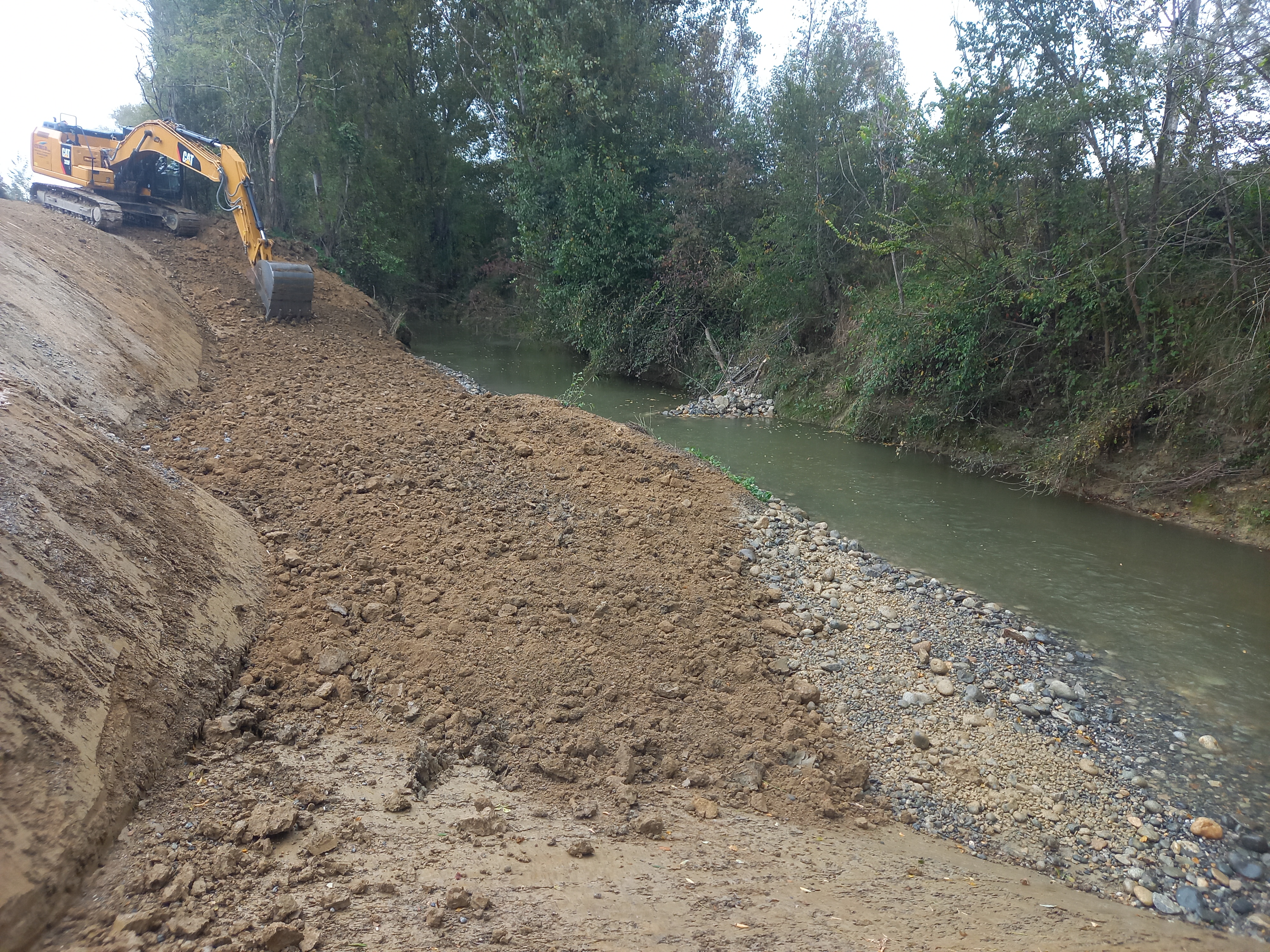 Photo du chantier de renaturation du Girou à Gragnague par le SBHG